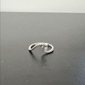 Elegant Silver Wave Ring size 7